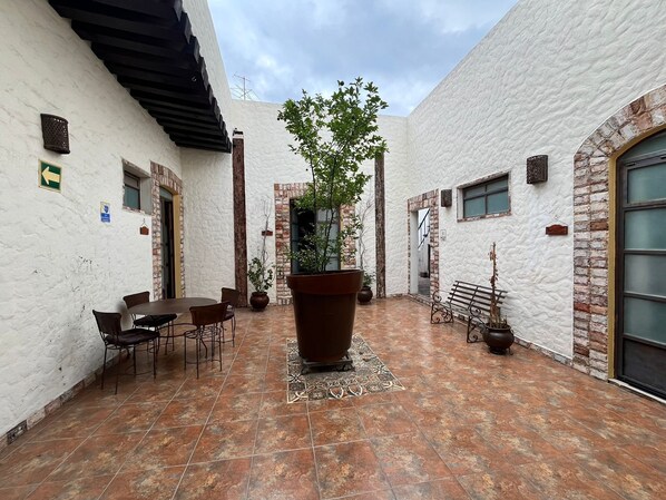 Terrace/patio - Hotel Boutique Cantera (Querétaro)