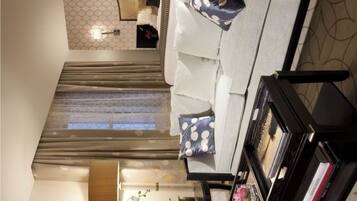 1 bedroom, bed sheets