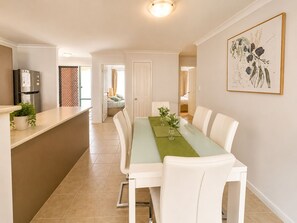Deluxe House, Multiple Beds, Non Smoking | Dining room - Sea Breeze (Broadwater)