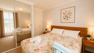 Deluxe House, Multiple Beds, Non Smoking | 3 bedrooms, individually decorated, individually furnished