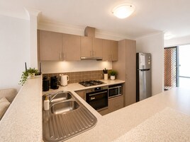 Deluxe House, Multiple Beds, Non Smoking | Private kitchen | Full-size fridge, microwave, oven, stovetop
