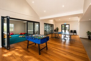 Games room - Sea Breeze (Broadwater)