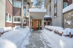 Entrance - Comfort Tra Fiume E Pini with Shared Garden and Balcony, Bardonecchia, Italy (Bardonecchia)