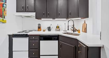 Bay Getaway, Cozy Studio Condominium in Daphne, AL - Sleeps 2 - Near Interstate