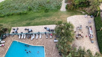 Een binnenzwembad, een verwarmd zwembad