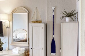 Iron/ironing board, internet, bed sheets