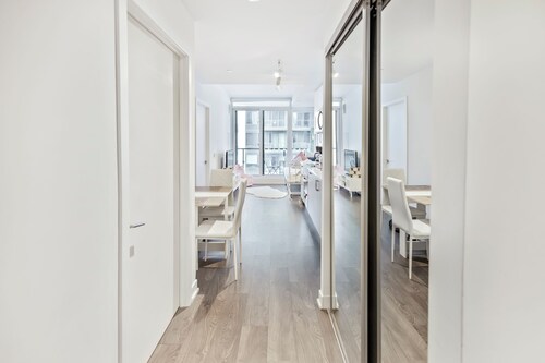 Luxury lake view |Beach pool |High park |Outdoor Swimming Pool |Balcony