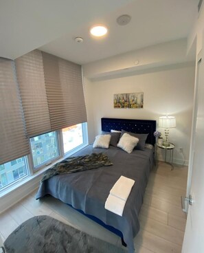 2 bedrooms, iron/ironing board, WiFi, bed sheets - Professional Vacation Rental (Toronto)