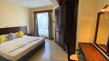 Deluxe Apartment, Balcony, City View | 2 bedrooms, individually decorated, individually furnished