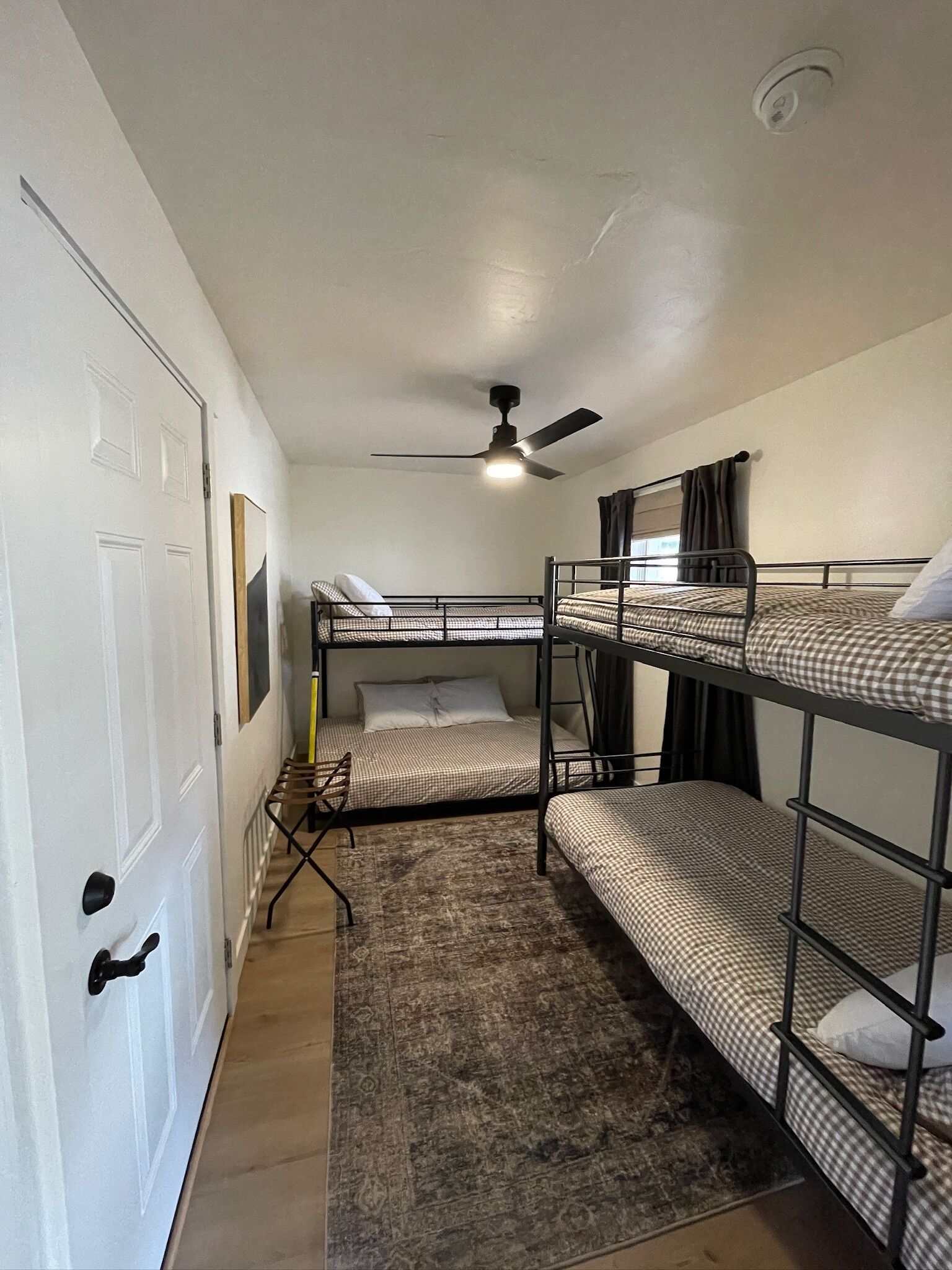 Newley remodeled, cozy 4-bedroom house with AC & WiFi in Page