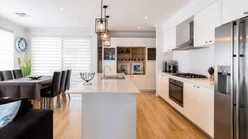 Deluxe House, Multiple Beds, Non Smoking | Private kitchen | Full-size fridge, microwave, oven, stovetop