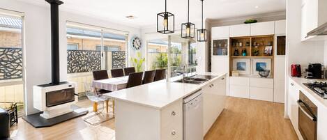Deluxe House, Multiple Beds, Non Smoking | Private kitchen | Full-size fridge, microwave, oven, stovetop