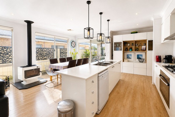 Deluxe House, Multiple Beds, Non Smoking | Private kitchen | Full-size fridge, microwave, oven, stovetop