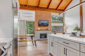 Interior - Ski Condo | Mountain View & Fireplace at Northstar (Truckee)