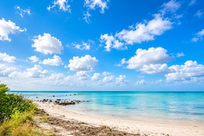 Beach nearby, white sand - Halcyon Daze (Dunsborough)