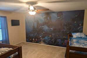 6 bedrooms, desk, free WiFi, bed sheets - Large Handicap Accessible Home Sleeps 21. Game Room, Stocked Kitchen. Great for Large groups. (Hutto)