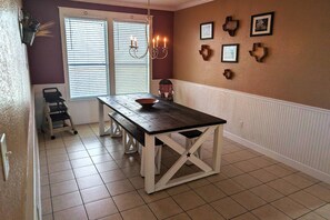 Dining - Large Handicap Accessible Home Sleeps 21. Game Room, Stocked Kitchen. Great for Large groups. (Hutto)