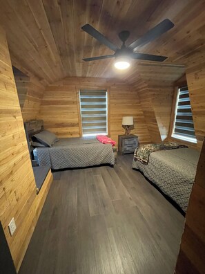 5 bedrooms, free WiFi, bed sheets