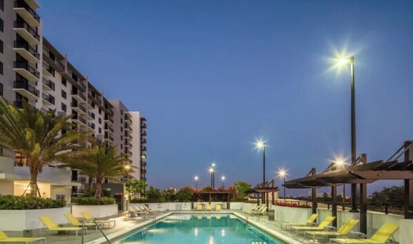 2 piscinas al aire libre