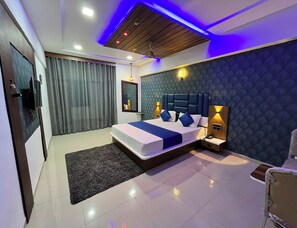 Suite | Desk, free WiFi, bed sheets - Hotel The Grand Near Maninagar Railway Station Ahmedabad (Ahmedabad)