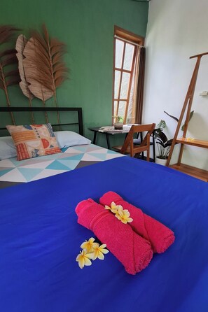 Dobbeltrom, hageutsikt | Skrivebord og wi-fi (inkludert)