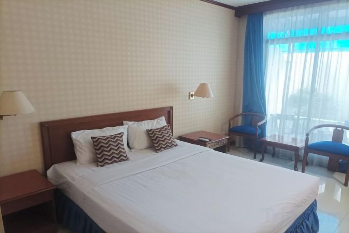 Desk, WiFi (free), bed sheets