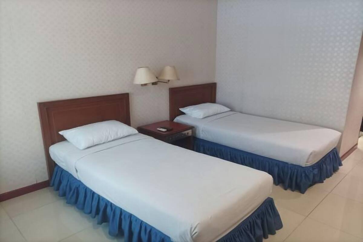 Desk, free WiFi, bed sheets