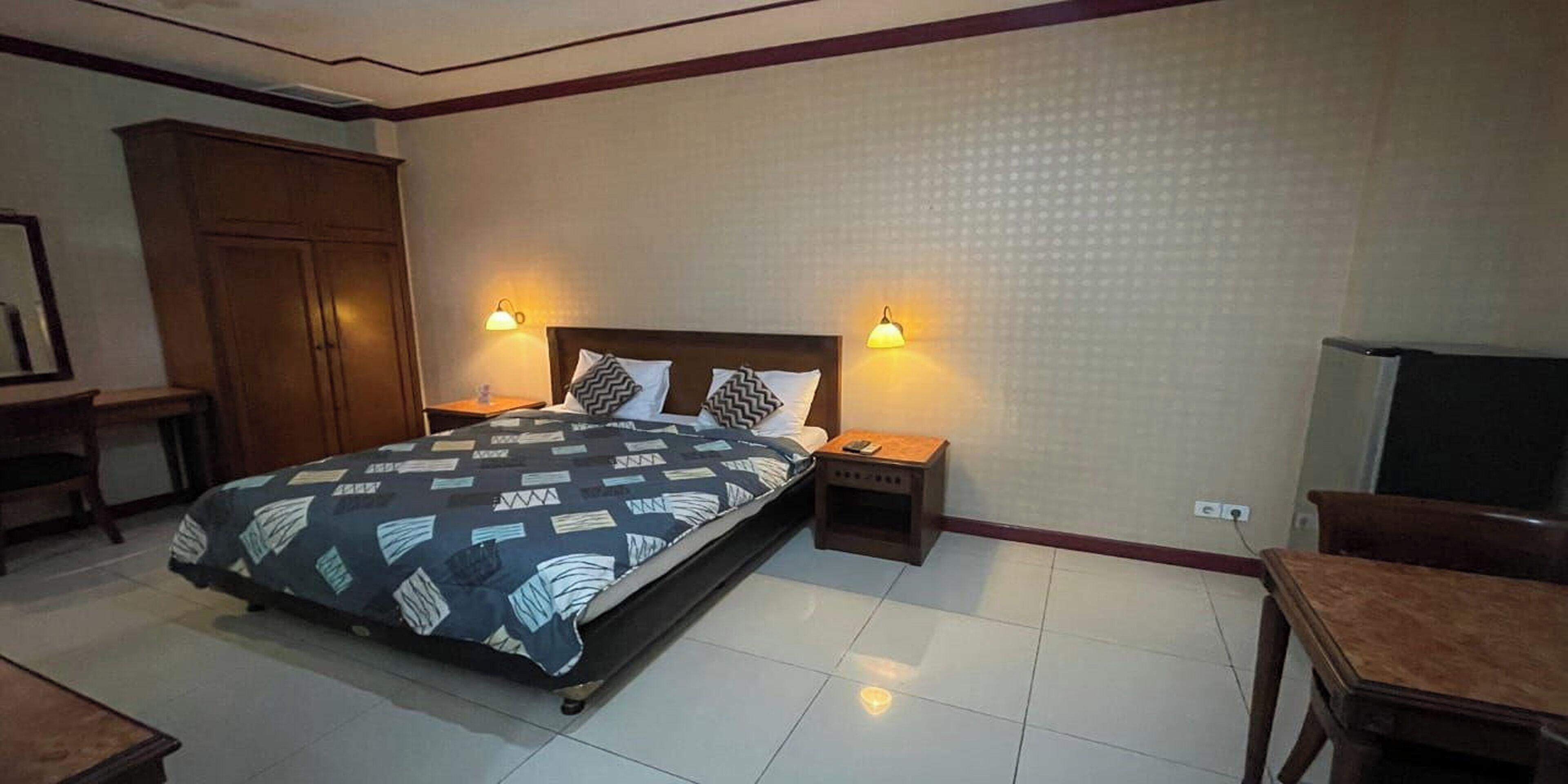 Studio Suite | Desk, free WiFi, bed sheets