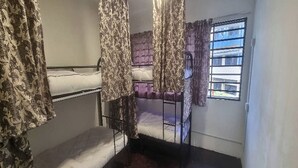Deluxe Double Bunk Bed with window | Desk, WiFi (free), bed sheets - Kl Backpackers Haven (Kuala Lumpur)