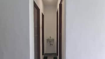 Shower, rainfall showerhead, free toiletries, hair dryer