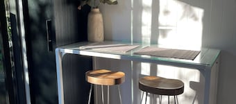 Travellers Hideaway – private, quiet garden, off-street parking, great location.