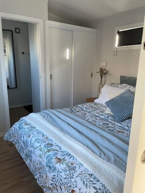 1 chambre, bureau, fer et planche à repasser, Wi-Fi gratuit