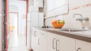 Réfrigérateur, micro-ondes, four, lave-vaisselle