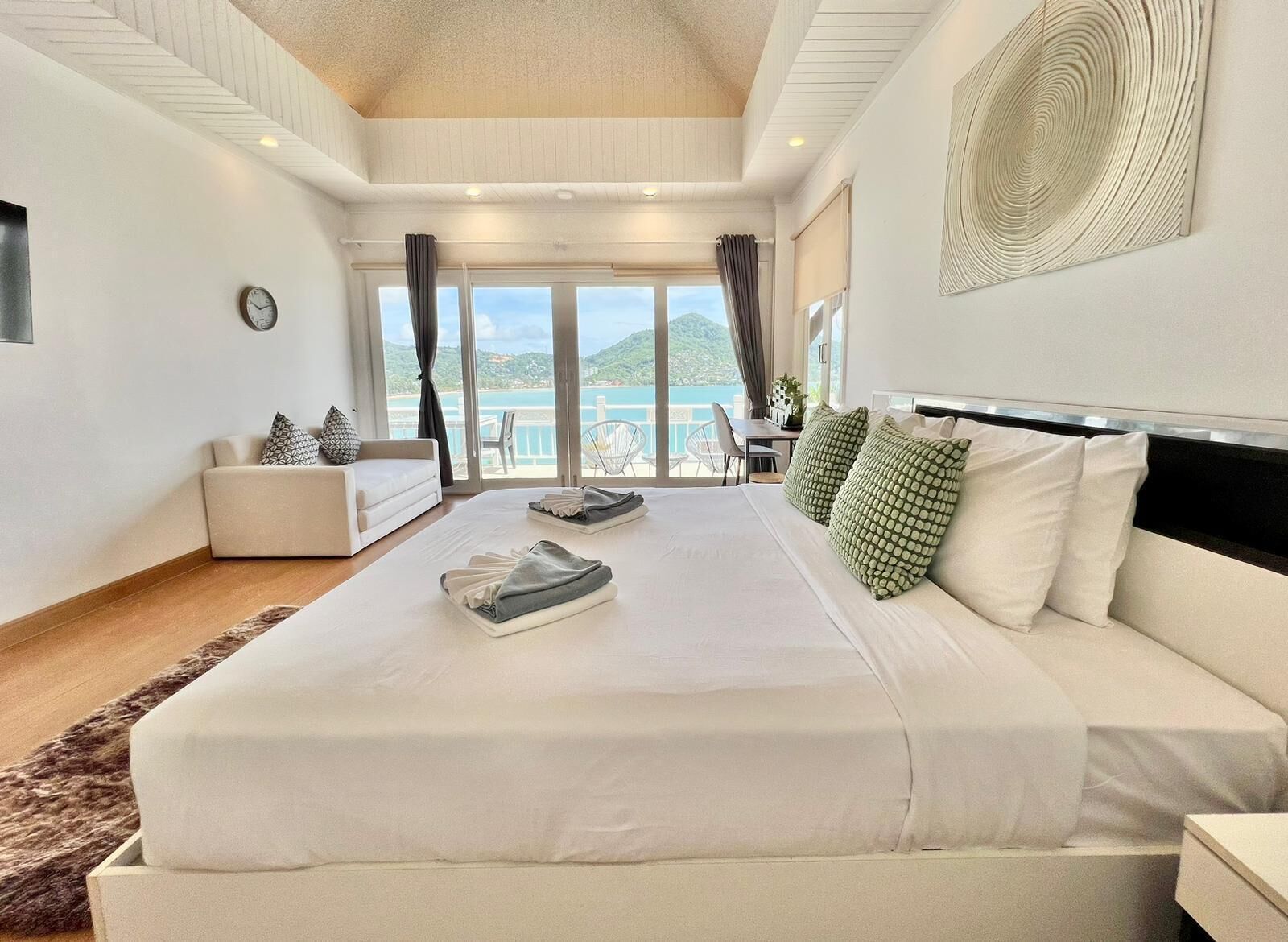 Vila panorâmica, 3 quartos, para não fumantes, cozinha | 3 quartos, cofres nos quartos, escrivaninha, Wi-Fi de cortesia
