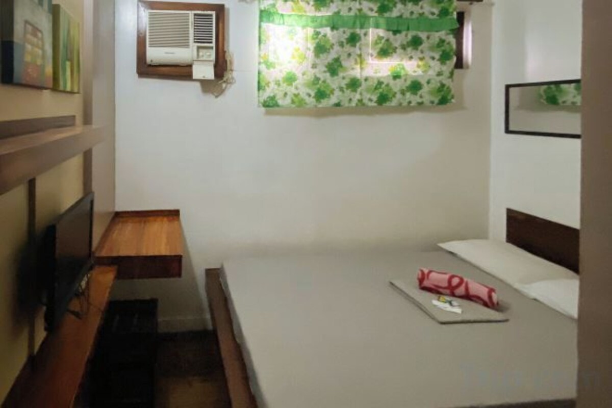 RedDoorz Double Room