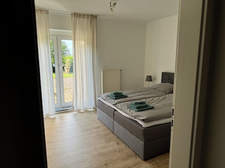 1 bedroom, free WiFi, bed sheets. Ferienwohnung Sonnenkastell 2 in der Burgstadt Kastellaun mit Direktem Garten