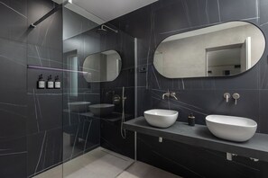 家庭別墅, 多間臥室, 山間 (Casa Calme With Spa And Gym) | 浴室 | 淋浴設備、吹風機、毛巾、肥皂