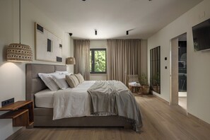 4 kamar tidur, setrika/meja setrika, Wi-Fi gratis, dan seprai linen