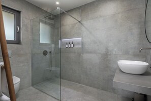 Family Villa, Multiple Bedrooms, Mountainside (Casa Calme With Spa And Gym) | Bathroom | Shower, hair dryer, towels, soap - Casa Calme With Spa And Gym (Opatija)