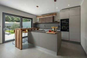 Fridge, microwave, oven, stovetop - Casa Calme With Spa And Gym (Opatija)