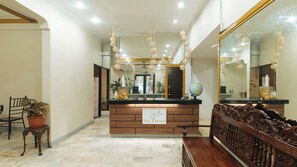 Lobby - Reddoorz @ The V'jour Hotel Angeles (Angeles City)