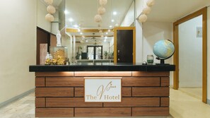 Lobby - Reddoorz @ The V'jour Hotel Angeles (Angeles City)