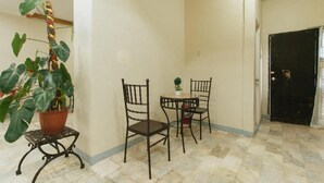 Dining - Reddoorz @ The V'jour Hotel Angeles (Angeles City)