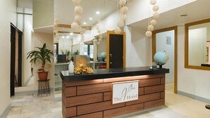 Lobby - Reddoorz @ The V'jour Hotel Angeles (Angeles City)