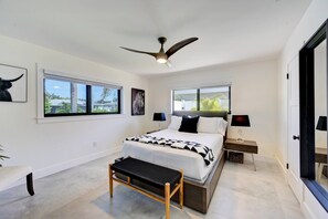 3 slaapkamers, een strijkplank/strijkijzer, gratis wifi, beddengoed