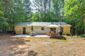 Terrace/patio - Mooresville Retreat w/ Patio, 1 Mi to Lake Norman! (Mooresville)