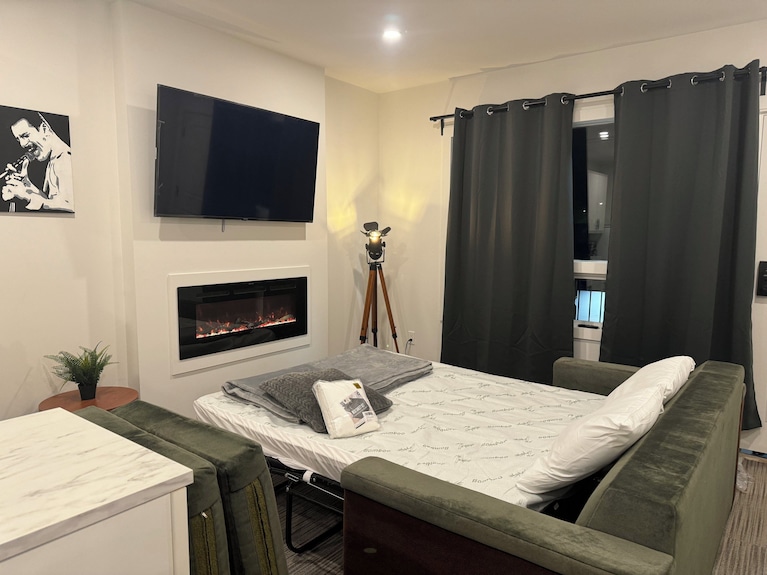 \Nmonthly Disc | Fast Wi-fi -12 - Edmonton