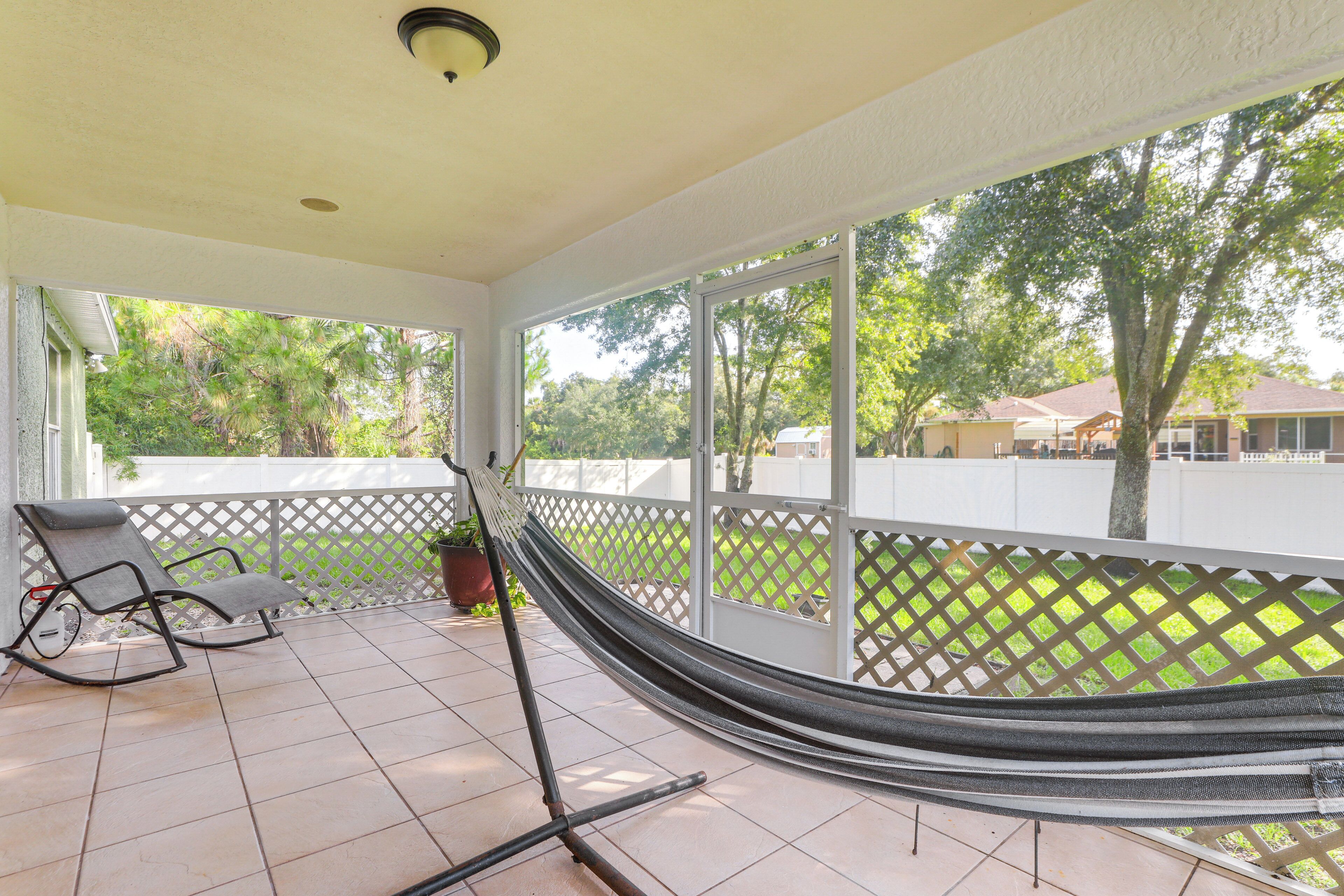 North Port Home w/ Yard Near Beaches + Golfing!