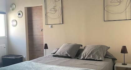 Logement 40m2 aux Pieds des Vignes de Cornas Attenant à la Maison Principale