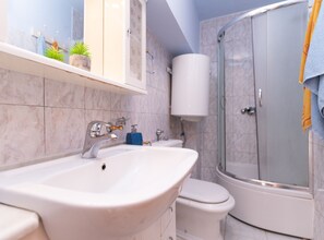 Maison (Two Bedroom Holiday Home) | Salle de bain | Serviettes fournies
